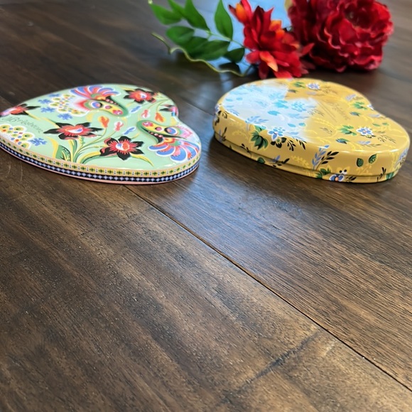 Heart Shaped Brighton Collection Tin Medium Size - Picture 10 of 16